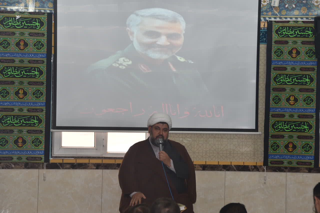 ۹۸/۱۰/۱۴ - مراسم بزرگداشت شهید سلیمانی و همراهانش با حضور جمعی از اساتید، کارکنان و دانشجویان دانشگاه برگزار شد.