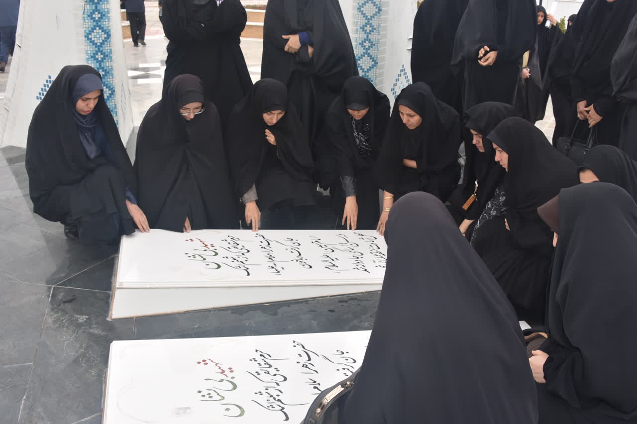 ۹۸/۱۰/۱۴ - مراسم بزرگداشت شهید سلیمانی و همراهانش با حضور جمعی از اساتید، کارکنان و دانشجویان دانشگاه برگزار شد.