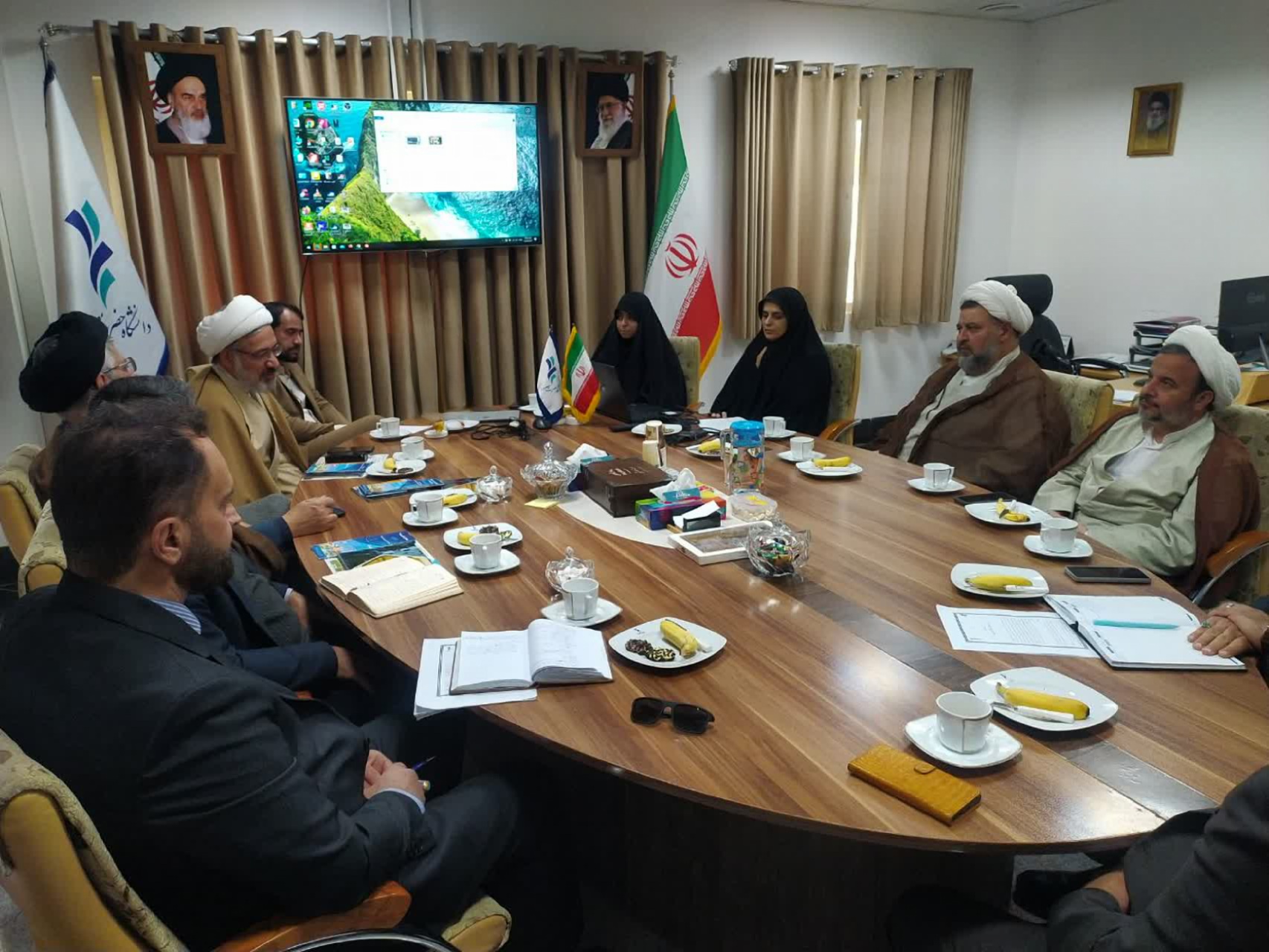 دیدار نمایندگان جامعه المصطفی در کشورهای حوزه ی خلیج فارس، آمریکای جنوبی و آفریقای جنوبی  با رئیس دانشگاه